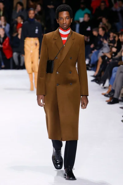 Look 30